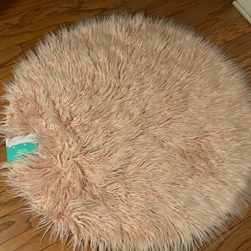 Pillowfort Round Faux Fur Accent Rug-Light Pink